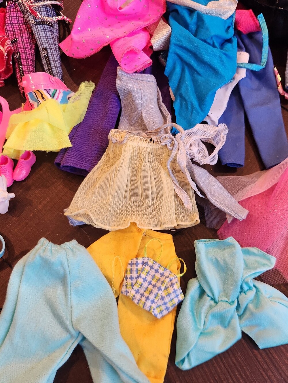 Barbie And Skipper New And Used Clothing And Accessories Huge Lot - Picture 6 of 10